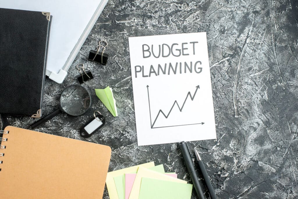 Making a travel budget plan is an important tip for choosing hotels in Malaysia